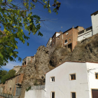 Parte del frente rocoso que hay en la avenida la Noguera de Ivars de Noguera. 