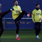 Piqué y Messi junto al entrenador Quique Setién durante el entrenamiento.