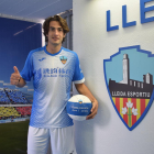 Daniel Provencio, ahir durant la presentació com a jugador del Lleida.