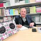 Antoni Gelonch va presentar ahir a la llibreria Caselles ‘100 dones catalanes’.