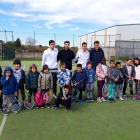 La Escola Municipal de tenis cierra el curso con 40 participantes