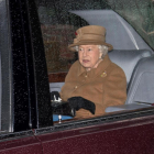 La reina Isabel II, a l’arribar dissabte a la missa Sandringham.