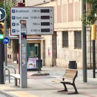 La Paeria de Lleida retira los paneles electrónicos que informaban sobre plazas de aparcamiento libres, en desuso hace años