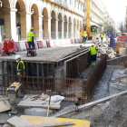 Los trabajadores retomaron ayer las obras de construcción del “Topo” ferroviario en San Sebastián.