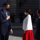 Sánchez saluda Ayuso amb motiu del Dia de la Festa Nacional.