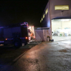 L'incendi es va declarar a les 20.22 hores en una nau industrial de l'empresa PolyArmados