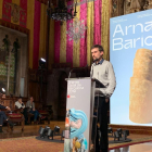 El filòleg lleidatà Arnau Barios va rebre ahir el premi al Saló de Cent de l’ajuntament barceloní.