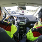 Una patrulla d’un vehicle espiell dels Mossos d’Esquadra en un control a la carretera LP-3322 a Vila-sana.