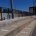 Les grades del Municipal de Tàrrega es van pintar guardant les distàncies entre els espectadors.