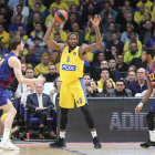 Una acción del partido de ayer entre el Maccabi y el Barcelona.