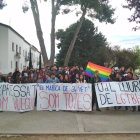 Alumnos de la Universitat de Lleida durante la protesta, ayer en la Facultad de Agrónomos. 