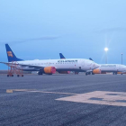 Imagen del avión de Icelandair que llegó ayer a Alguaire. 