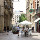 Algunes terrasses de l’Eix Comercial de Lleida van obrir ahir amb normalitat.