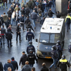 Un moment de l’actuació de la policia holandesa.