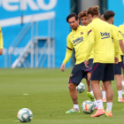 Entrenament de la plantilla del FC Barcelona, que demà reapareixerà a la Lliga contra el Mallorca.