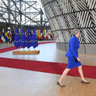 May s’encamina a la reunió dels líders europeus, ahir, a Brussel·les.