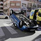 Herido un conductor en un aparatoso choque en la calle Tarragona