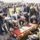 Enterrament d’un milicià kurd en els combats amb les tropes turques al nord de Síria.