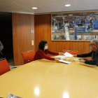 La alcaldesa de Tàrrega, Alba Pijuan, y el director ejecutivo de SEGRE, Juan Cal, firmaron el convenio.
