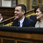 El jefe del Ejecutivo central, Pedro Sánchez, y la vicepresidenta, Carmen Calvo, ayer en el Congreso.