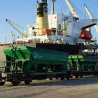 Imagen de un tren de carga en el puerto de Tarragona.