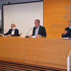 El presidente de la Diputación de Lleida, Joan Talarn, con el vicepresidente Jordi Latorre y el diputado del Área de Salud, Albert Bajona.