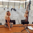 La cantante barcelonesa Suu, antes de un recital este verano.