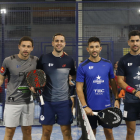 Los cuatro jugadores que participaron en el partido de exhibición en el Pàdel Indoor.