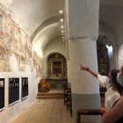 Visitants a l’església romànica de Santa Eulària d’Unha, que forma part del Musèu dera Val d’Aran.