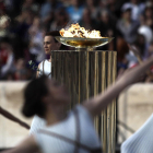 La flama olímpica es va encendre ahir amb una cerimònia de l’antiga Grècia com marca la tradició.