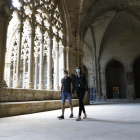 Algunos de los primeros visitantes ayer en el claustro de la Seu Vella de Lleida, tras tres meses de cierre.