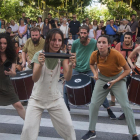 Ensayo ayer por el centro de Tàrrega del nuevo montaje músico-teatral de la compañía Sound de Secà.