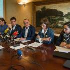 L’alcalde i representants del govern tripartit de la Paeria, al presentar l’informe econòmic.