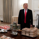 Trump ofreció hamburguesas a sus invitados a la Casa Blanca.