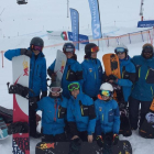 Las integrantes de los equipos absoluto e infantil femenino de snowboard del CAEI.
