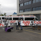 El sindicato CGT denunció ayer la falta de equipos de protección ante las oficinas de las ambulancias Egara.