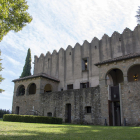 El castell de Montesquiu, del segle X i XI, és un conjunt arquitectònic obert al públic que ara és també un punt d'informació,
acull exposicions i un centre de recursos on es fan visites, activitats pedagògiques i jornades tècniques.