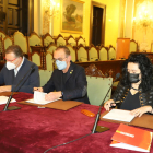 Aguilá, Pueyo i Rodríguez, ahir durant la firma del Pacte Social.