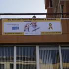El Colegio de Médicos de Lleida colgó este cartel en su sede contra las agresiones.