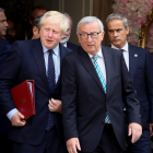 El primer ministre britànic, Boris Johnson, al costat del president de la CE, Jean-Claude Juncker.