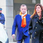 Sandro Rosell, ayer a su llegada a la Audiencia Nacional en compañía de su esposa Marta Pineda.