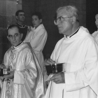 El principio del fin  -  Tres meses después de la resolución papal, una misa el 16 de septiembre de 1995 en el templo del Romeral de Monzón oficializó la segregación de parroquias. El entonces nuncio apostólico, Mario Tagliaferri, no se separ ...