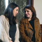 Adriana Lastra (d), vicesecretària general del PSOE, i la dirigent d’Unides Podem Irene Montero (e).