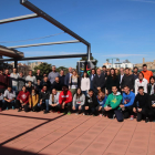 Todos los participantes en la ponencia de ayer posaron con la Seu Vella al fondo.