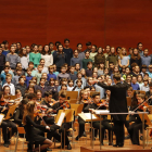 El Auditori se llenó ayer hasta la bandera para ver actuar a los 350 alumnos del Conservatori.