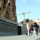 La Sagrada Família cerrada y con su construcción detenida por el coronavirus, ayer.
