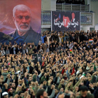 Miles de personas asistieron al sermón del ayatolá Alí Jameneí clamando “muerte a Estados Unidos”.