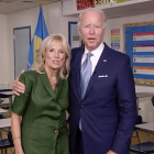 Imagen del Partido Demócrata de Joe Biden junto a su esposa Jill.