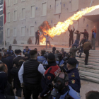 Disturbis davant de l’oficina del primer ministre albanès, dissabte.