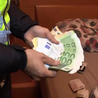 Diners intervinguts pels agents durant l’operació.